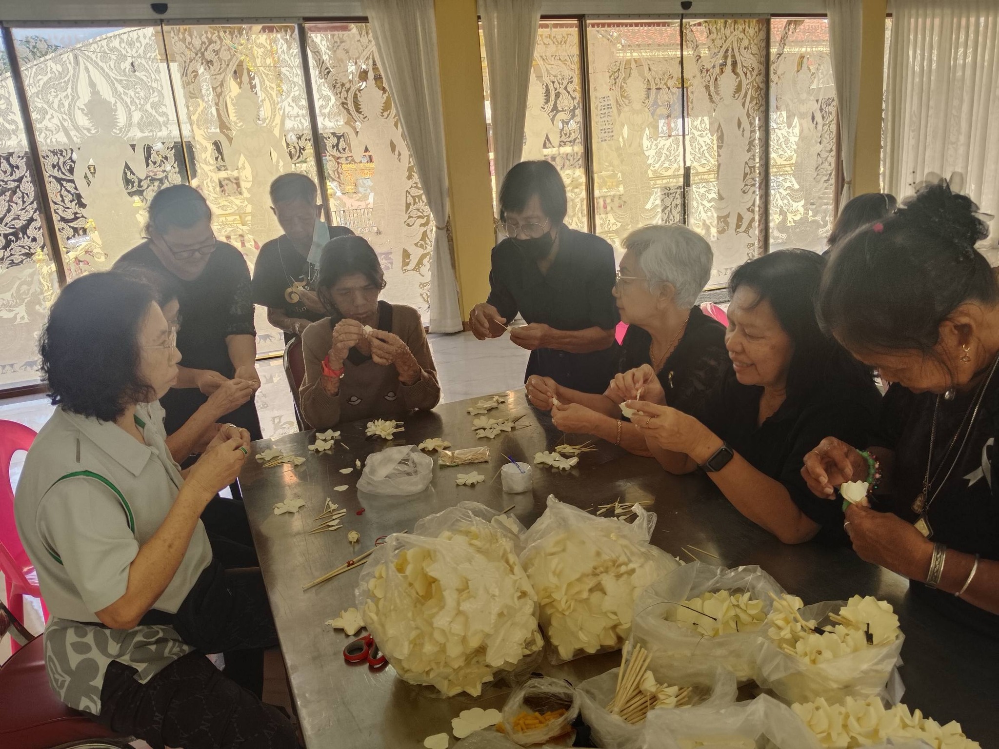 สำนักงานพัฒนาชุมชนอำเภอปากเกร็ด ดำเนินโครงการสร้างสัมมาชีพชุมชนครัวเรือนที่ได้รับผลกระทบด้านอาชีพและรายได้ที่มีศักยภาพและสามารถพัฒนาได้ (วันที่สอง)