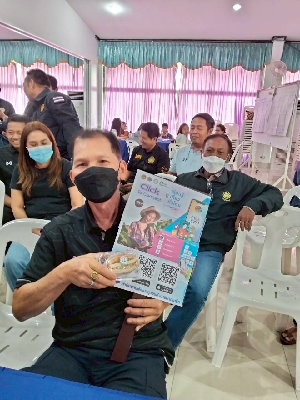 สำนักงานพัฒนาชุมชนอำเภอปากเกร็ด ขอเชิญประชาชน ข้าราชการทุกสังกัด ดาวน์โหลดใช้งานแอพพลิเคชั่นแพลตฟอร์มบริการดิจิทัลการพัฒนาคุณภาพชีวิตและชุมชน  “Click ชุมชน”