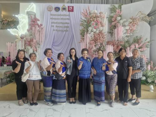 พช.ปากเกร็ด ร่วมโครงการพลังสตรีนนท์ สร้างอาชีพ สร้างชุมชน แก้จนด้วยวิถีพอเพียง และร่วมกิจกรรม "ราตรีวิจิตรพัสตรา เลอค่าเมืองนนท์" อนุรักษ์และสืบสานภูมิปัญญาผ้าไทย